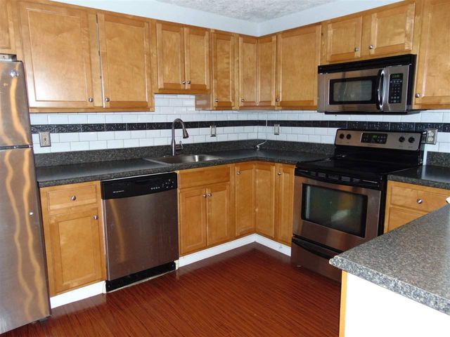 545 Calef Rd #7, Manchester, NH 03103