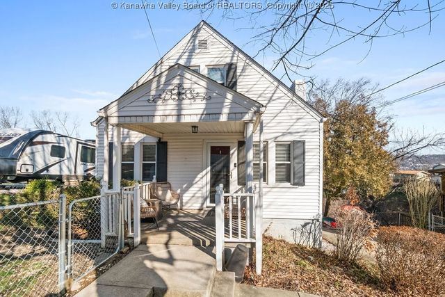 1814 Beechwood Dr, South Charleston, WV 25303