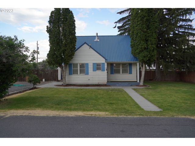 245 N  Quincy Ave, Hines, OR 97738