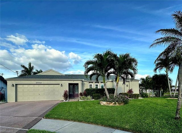 1700 W  Bluewater Ter, North Fort Myers, FL 33903