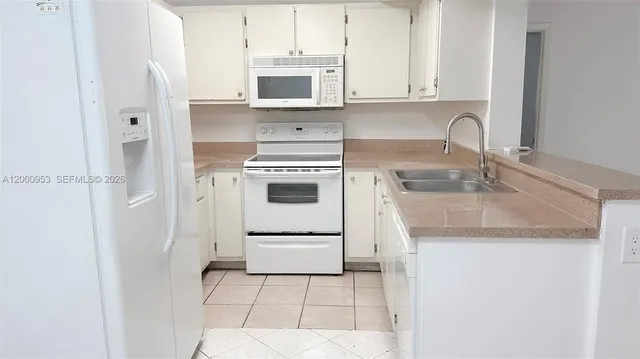9491 Palm Cir S #103, Hollywood, FL 33025