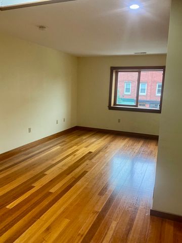 274 Pleasant St, Northampton, MA 01060