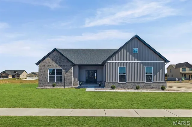 7131 Savannah Dr, Glen Carbon, IL 62034