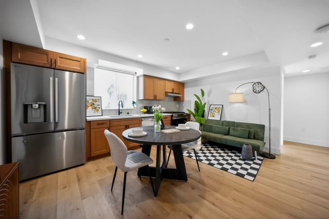 1223 W  37th Dr #1221, Los Angeles, CA 90007