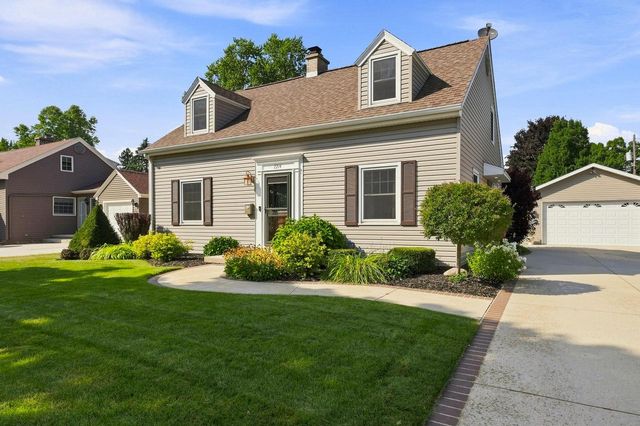 2214 Fairmont STREET, Manitowoc, WI 54220