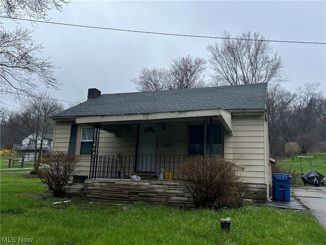 6944 E  Wood St, Lowellville, OH 44436