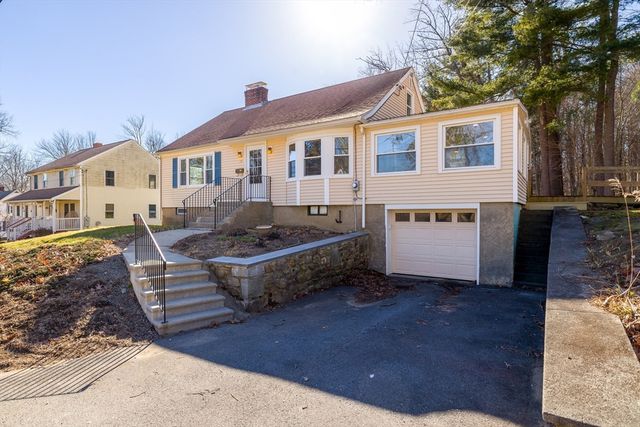 13 Winslow Ave, Leicester, MA 01524