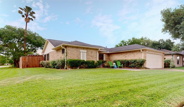 1103 W  Brompton Dr, Pearland, TX 77584