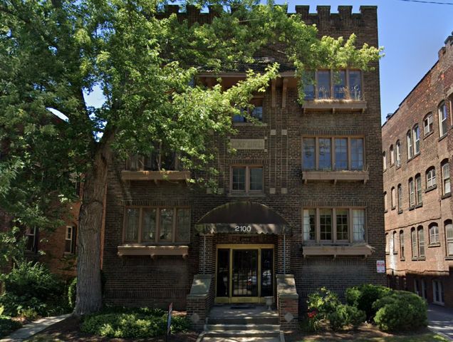 2100 Surrey Rd, Cleveland, OH 44106