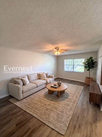 4455 38th Ter N #B15, Saint Petersburg, FL 33714
