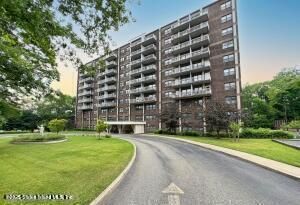 1100 Clove Rd #2K, Staten Island, NY 10301