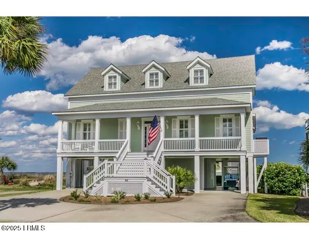 48 Harbor Dr   N, Saint Helena Island, SC 29920