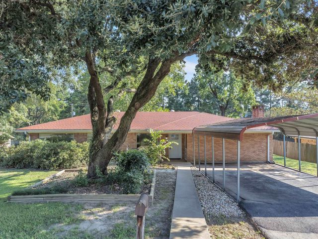 212 E  Hillcrest St, White Oak, TX 75693