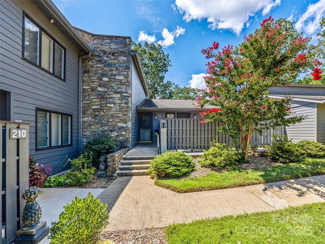 211 Crowfields Dr, Asheville, NC 28803