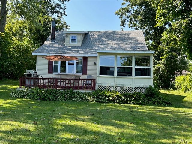46 Woodworth Rd, Central Square, NY 13036