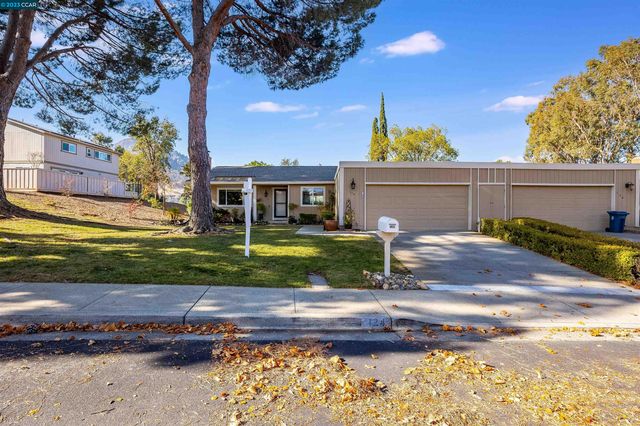 124 Mount Etna Dr, Clayton, CA 94517