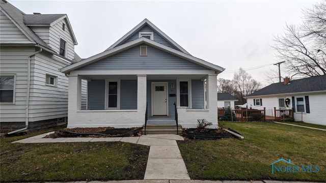 241 Elm St, Rossford, OH 43460