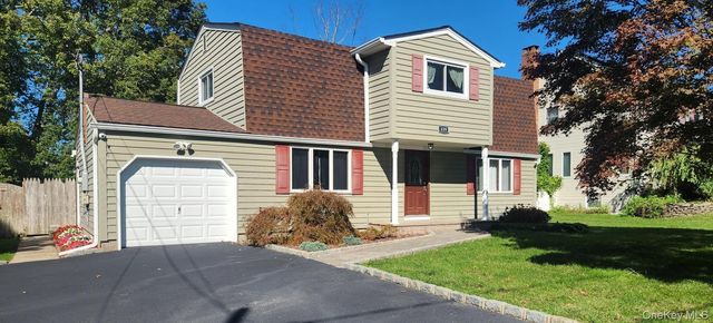 439 Southport Street, Ronkonkoma, NY 11779