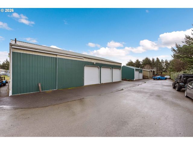 63255 Sunrise Rd, Coos Bay, OR 97420