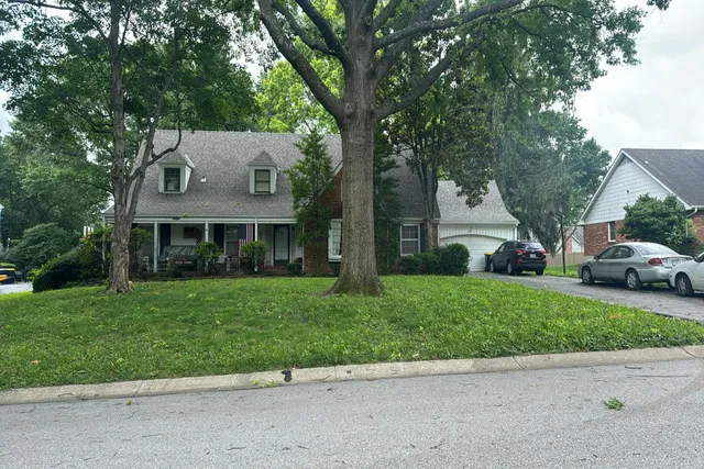 317 W  116th St, Kansas City, MO 64114