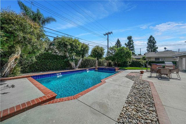 8969 Nightingale Ave, Fountain Valley, CA 92708