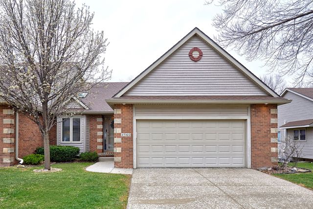 2360 NW 150th St, Clive, IA 50325
