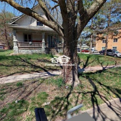 1108 25th St #2, Des Moines, IA 50311