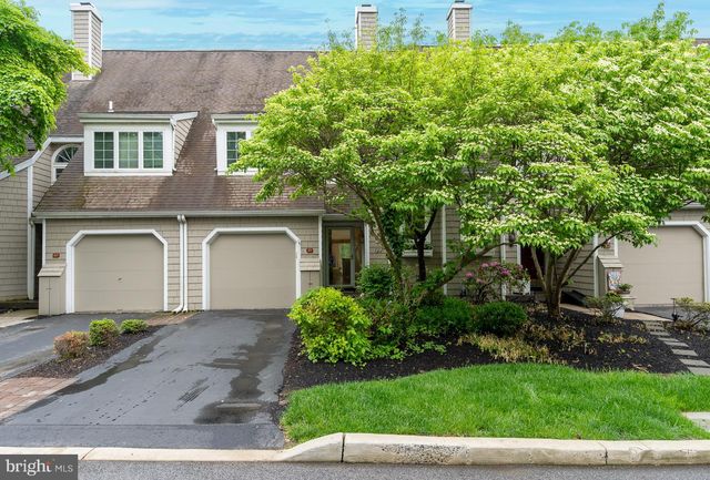 39 Newport Dr, Wayne, PA 19087