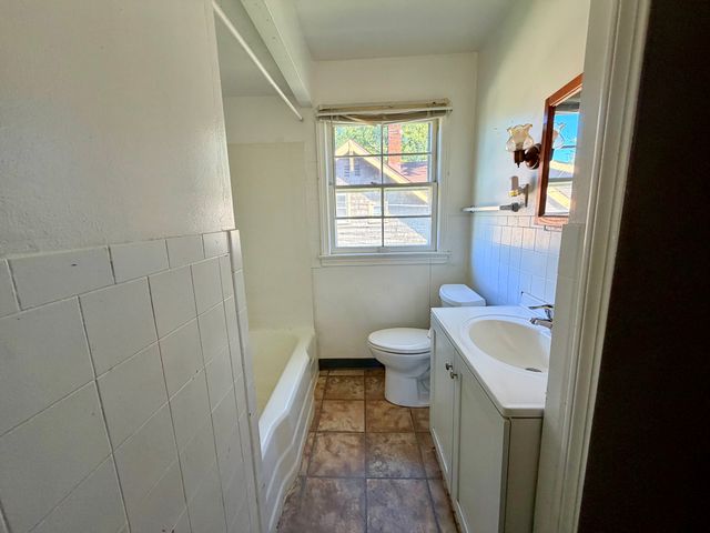 5886 State Road 2, Cleveland, OH 44134