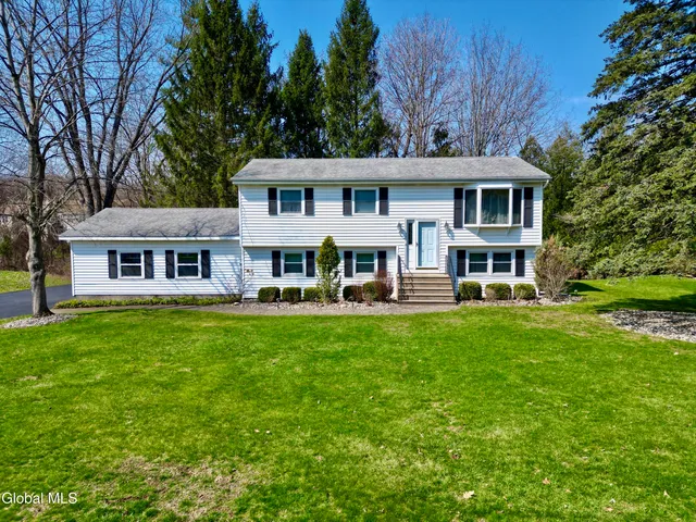 48 Grissom Drive, Clifton Park, NY 12065