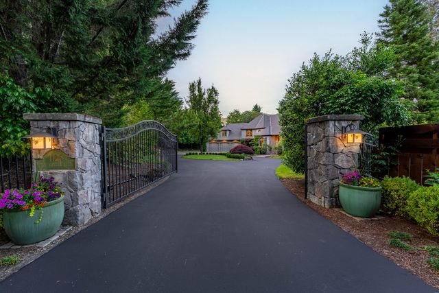 1126 NW Morgan Ln, Grants Pass, OR 97526