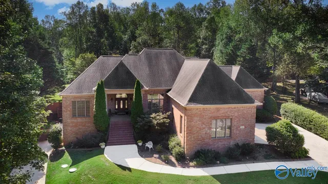 102 Chaucer Dr, Madison, AL 35757