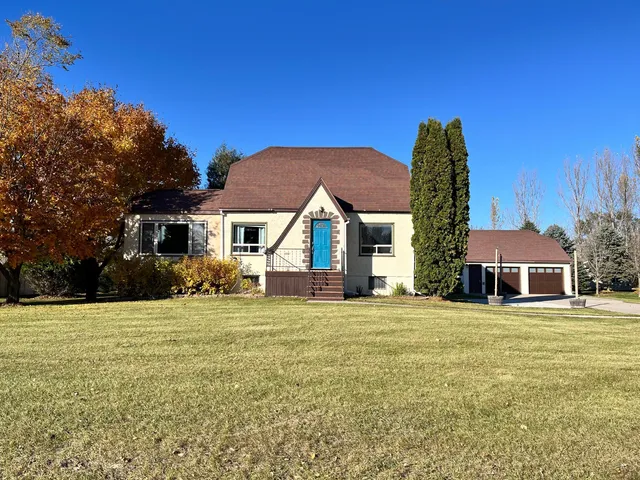 618 E  2nd St, Starbuck, MN 56381