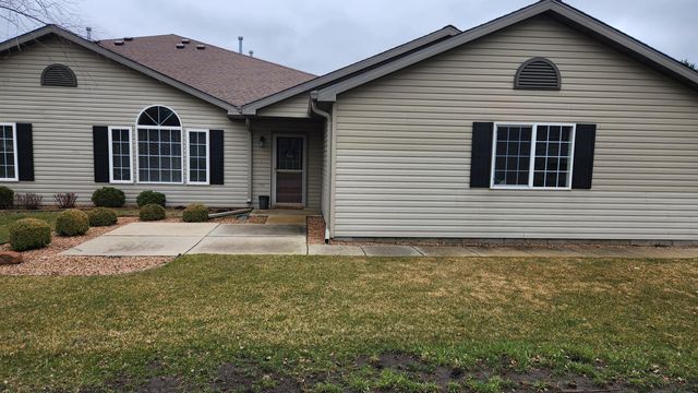 1703B Carriage Home Dr SW, Austin, MN 55912