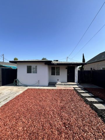 1009 6th St, Bakersfield, CA 93304