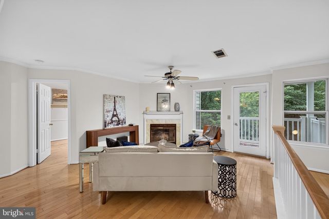 5822 Inman Park Cir #709, Rockville, MD 20852