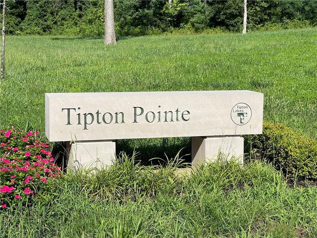 1792 Tipton Point Ct, Columbus, IN 47201