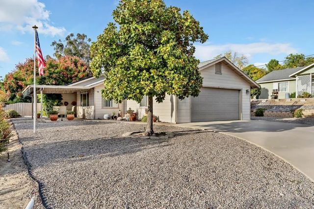 392 D St, Ramona, CA 92065
