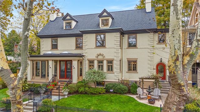 4 Colonial Pl, Pittsburgh, PA 15232