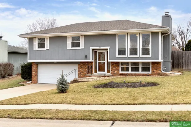 2101 King Dr, Papillion, NE 68046
