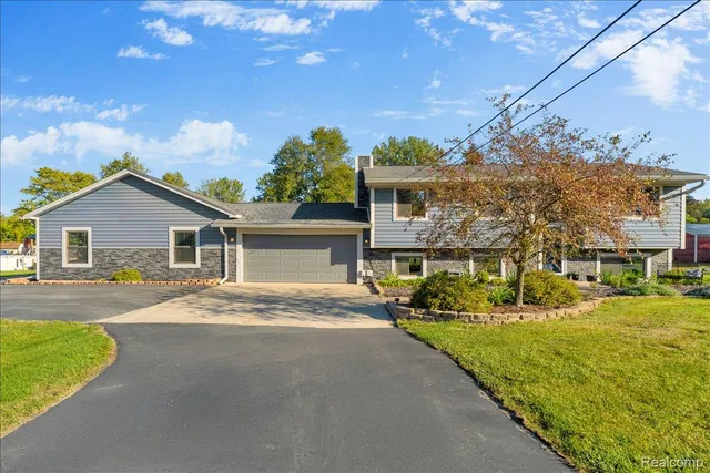 27520 West Rd, New Boston, MI 48164
