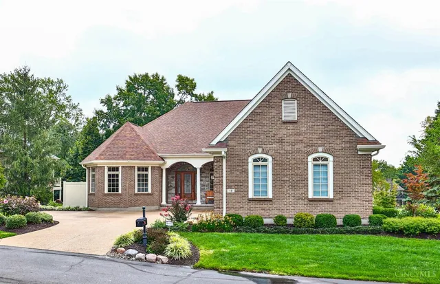 18 James Pl, Cincinnati, OH 45246