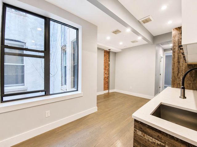 411 Menahan St #2B, Brooklyn, NY 11237