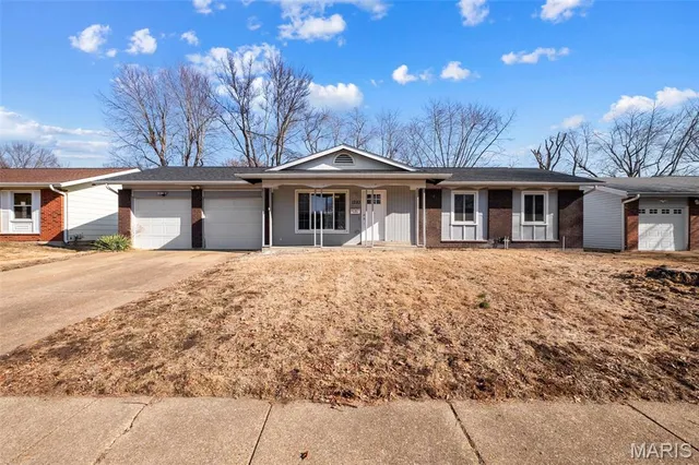 1283 Kingsford Dr, Florissant, MO 63031