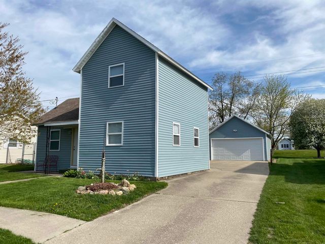 303 Wilson St, Dysart, IA 52224