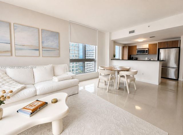 300 S  Biscayne Boulevard #T-3701, Miami, FL 33131