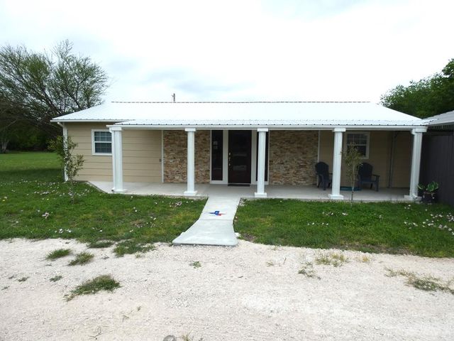2592 Southgate St, Beeville, TX 78102