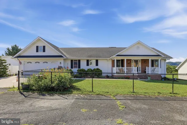 1565 Beacon St, Keyser, WV 26726