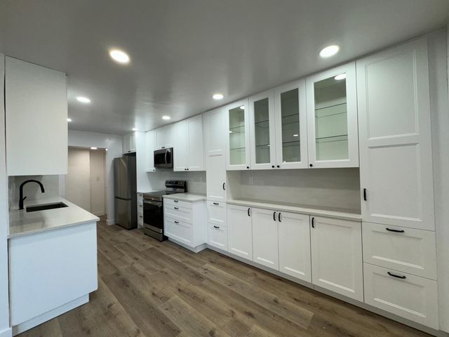 11944 Mayfield Ave  #106, Los Angeles, CA 90049