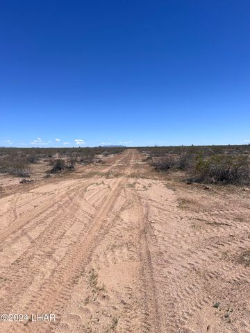 790 S  Lone Ranger Rd, Yucca, AZ 86438